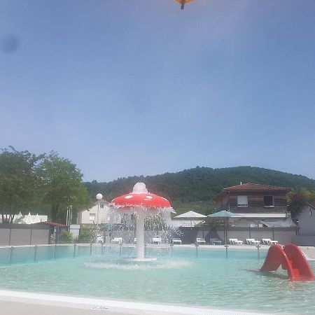 Mobil Home For Chilling Out Camping Park *** Foix Bagian luar foto