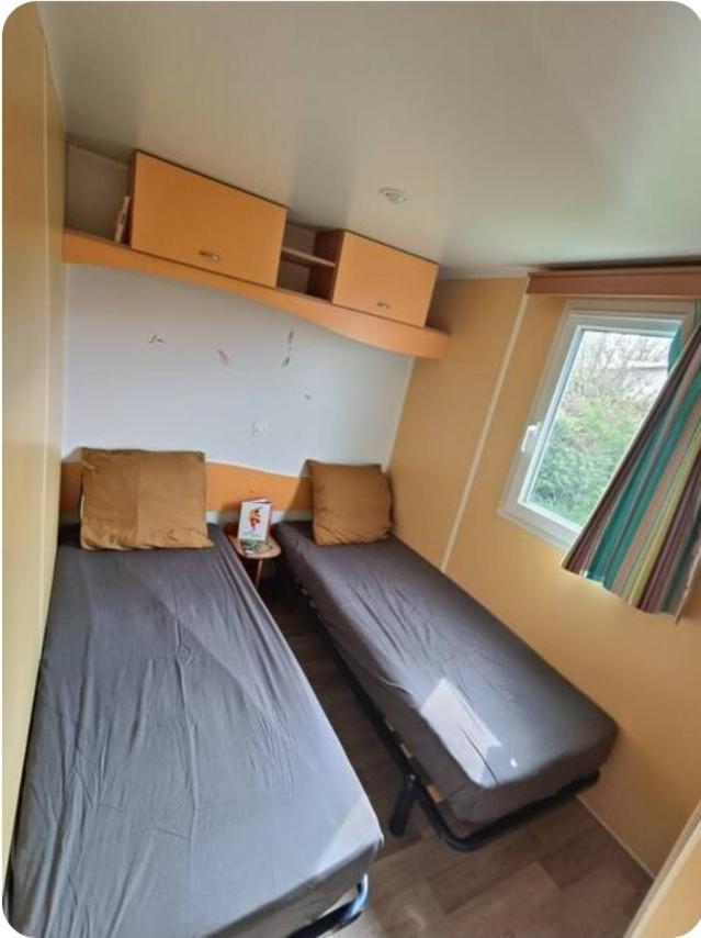 Mobil Home For Chilling Out Camping Park *** Foix Bagian luar foto